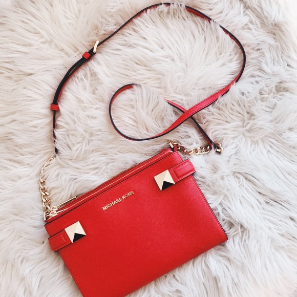 Michael Kors Handbags - NEW- Michael Kors Karla gold chain crossbody